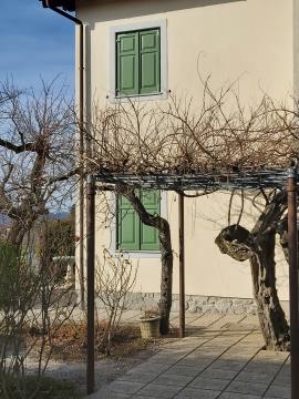 Kosovelova domačija v Tomaju, arhiv Kosovelove knjižnice Sežana